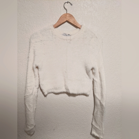 Stradivarius Women's Suzzy White Cropped Sweater NWOT - Picture 1 of 2